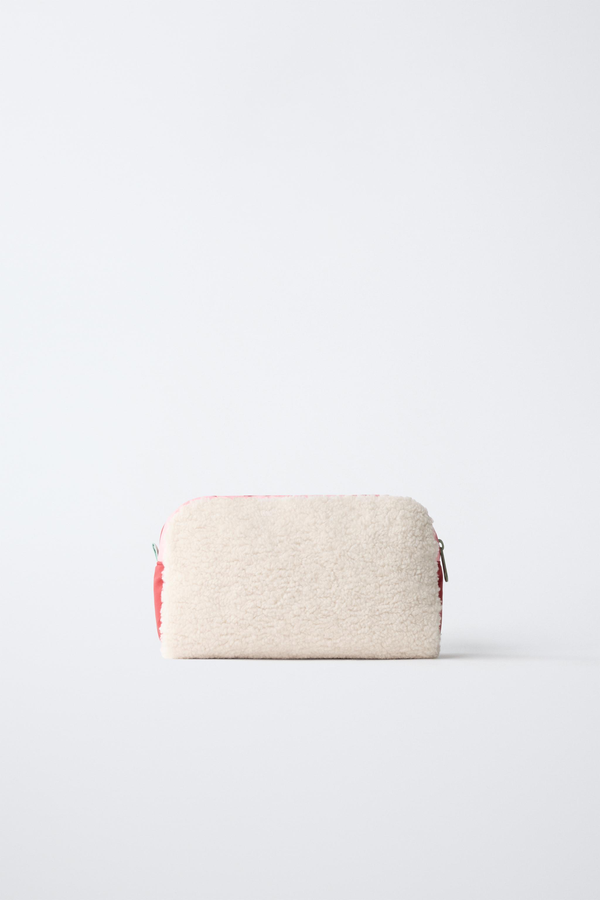 MINNIE MOUSE © DISNEY FAUX SHEARLING TOILETRY BAG